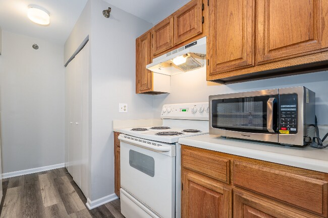 Building Photo - 210 Glengarry Dr