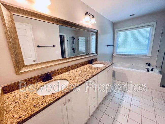 Building Photo - 104 Castleton Pl