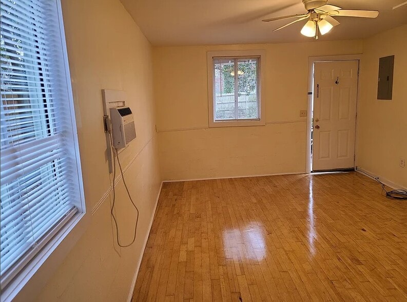 Building Photo - 145 Mell St