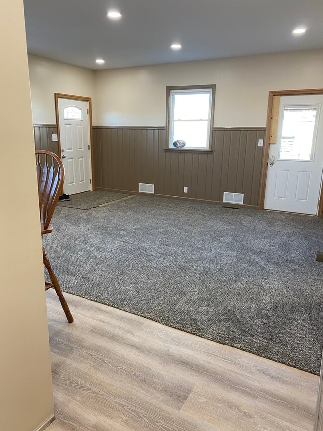 Building Photo - 105 Wapak St