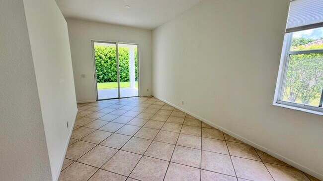 Building Photo - 522 Live Oak Ln