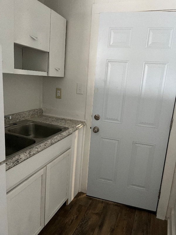 Building Photo - 713 adams