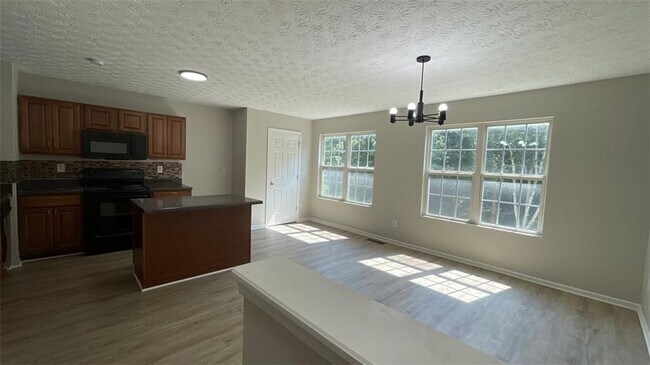 Building Photo - 1708 Redan E