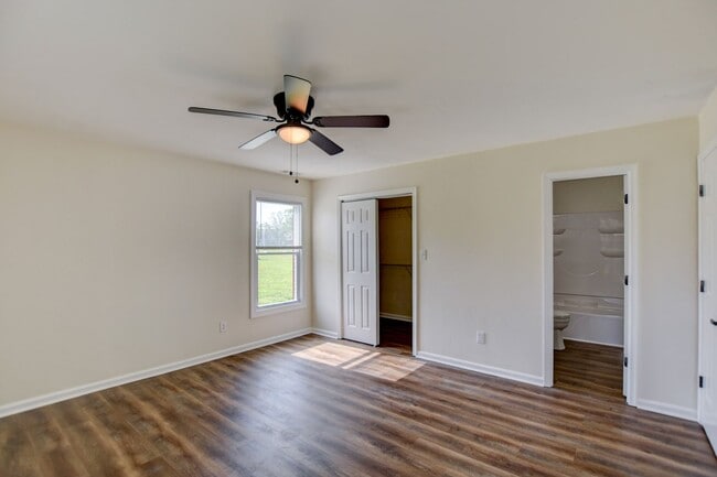 Building Photo - 3900 Raintree Ct