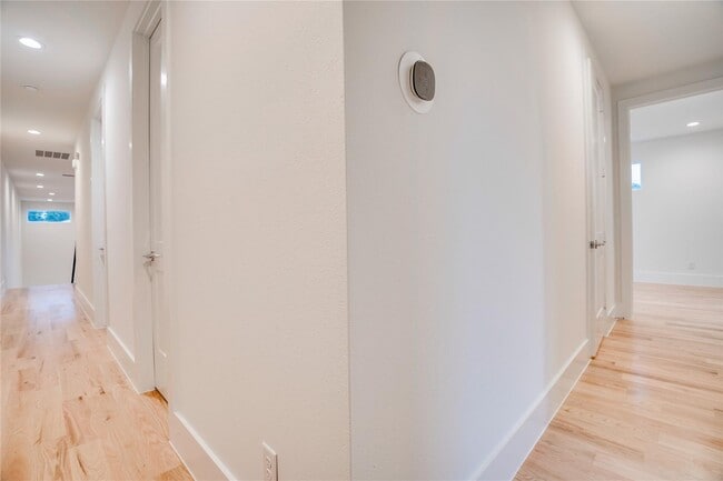 Building Photo - 3321 Walchard Ct