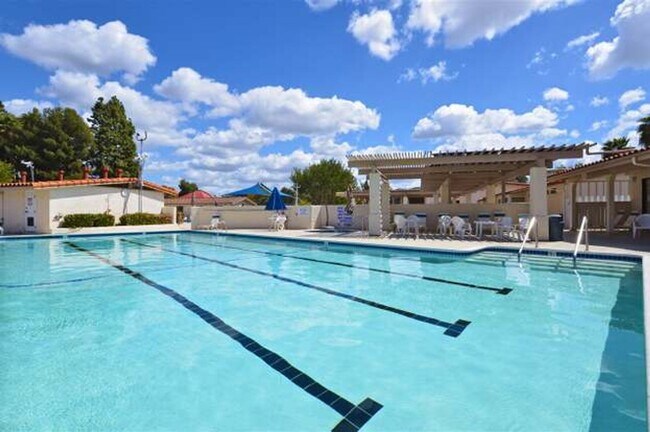 Building Photo - Beautiful & Large Home in Quiet Gatewood Hills - Private Backyard - 2-Car Garage