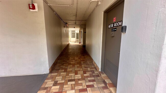 Building Photo - 4899 NW 26th Ct