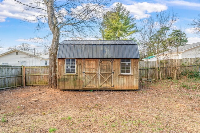 Building Photo - 117 Gayle Ave