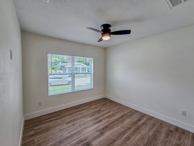 Building Photo - 701 W Plaza Pl