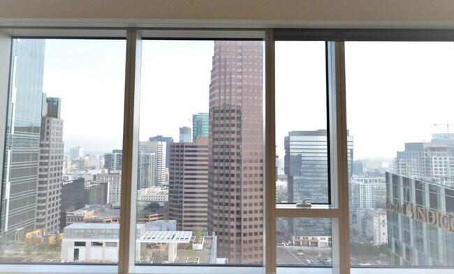 Building Photo - Brand New Luxury unit in the Heart of Downdown LA