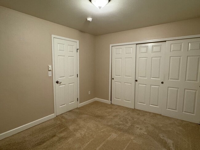 Building Photo - Serene Ground-Floor Condo Overlooking Green Space – Parking Included