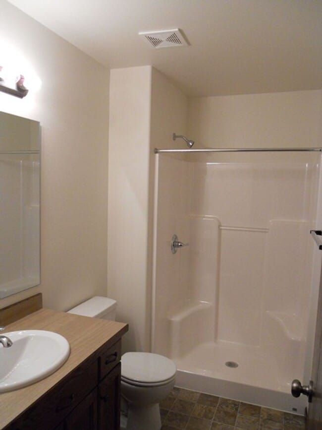 Building Photo - 3 Bed 3 Bath Twin Home