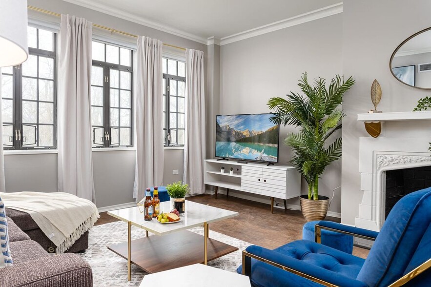 Building Photo - 2231 E 67th St