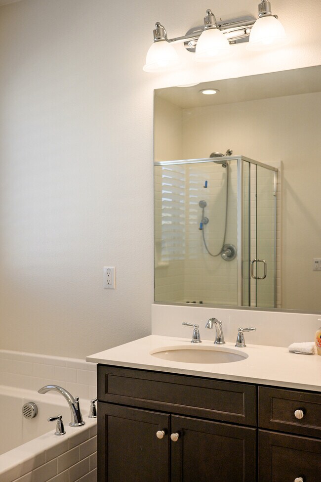 Building Photo - Spacious & Stylish 4 Bed 3 Bath in Chino P...