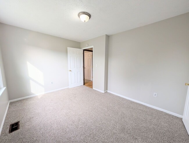 Building Photo - 6003 Sunrise Dr