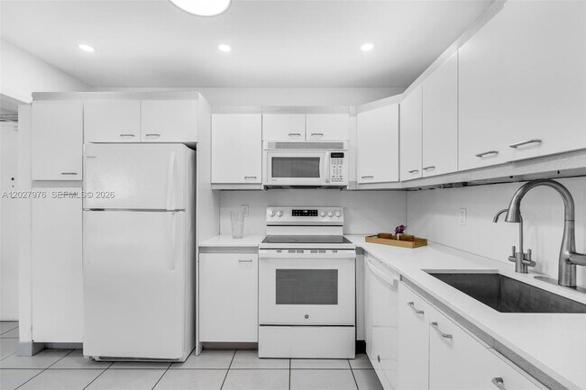 Building Photo - 9273 Collins Ave
