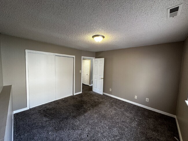 Building Photo - Available Immeditely!