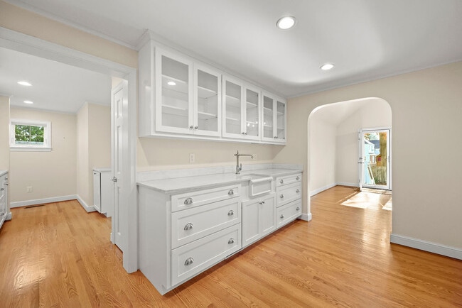 Building Photo - 15 Arapahoe Rd