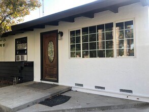Building Photo - 526 S San Antonio Ave