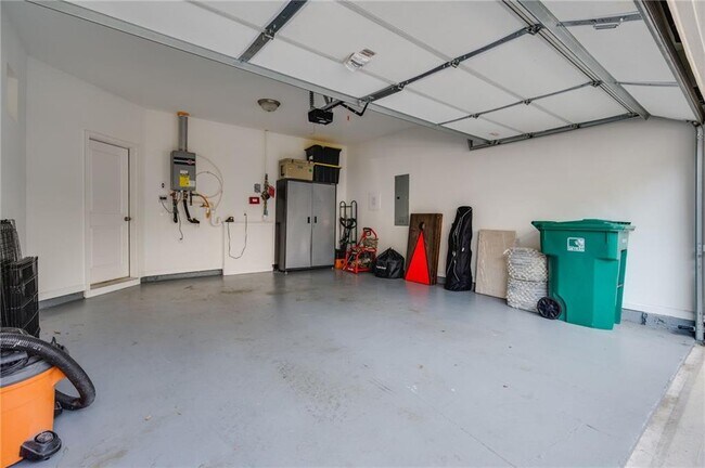 Building Photo - 1093 Kirkland Circle