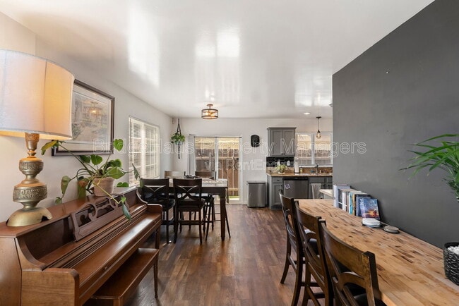 Building Photo - 832 Georgia St