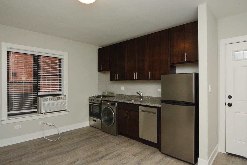 Building Photo - 533 W Belden Ave