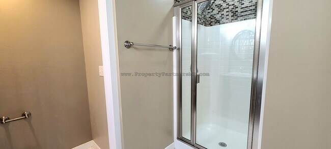 Building Photo - Beautiful 3 Bed 2.5 Bath Town house with ALL the amenities!