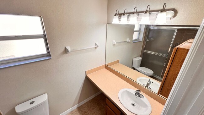 Building Photo - Lovely, Spacious 2 Bedroom, 2 Bathroom Home in Sebring!!