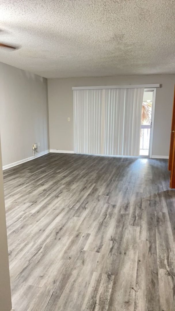 Building Photo - 2 Bedroom, 2 bathroom condo For Rent in To...