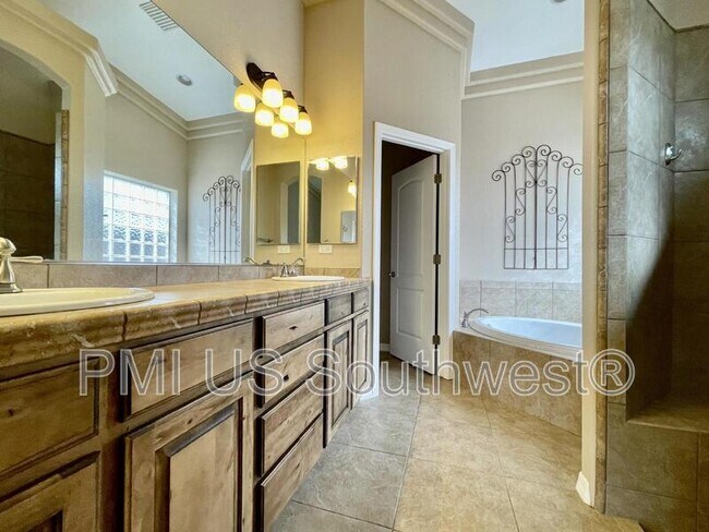 Building Photo - 11 Hickory Knoll Cir