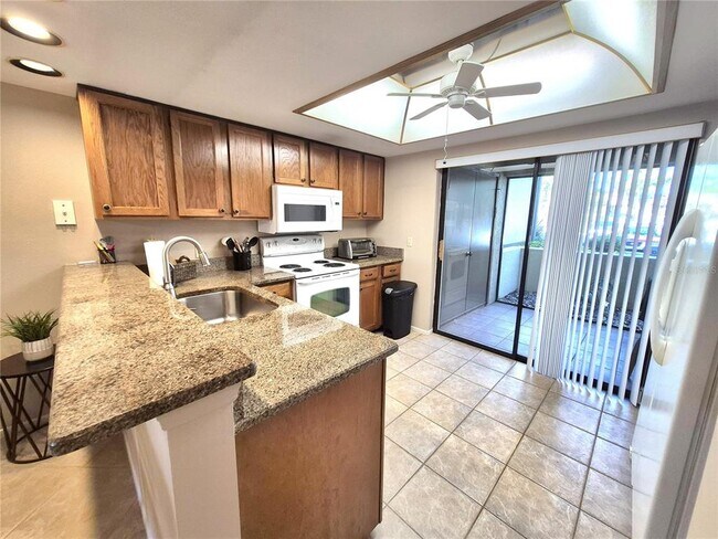 Building Photo - 50 Woodlake Pl