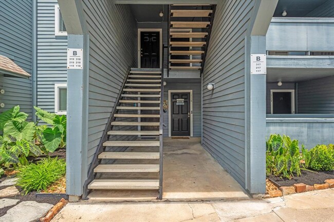 Building Photo - 12500 Melville Dr