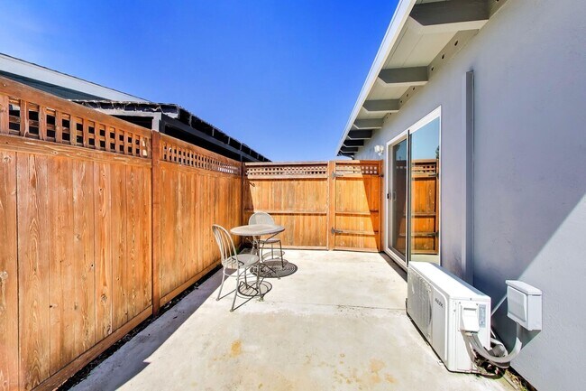 Building Photo - 21161 Garden Ave