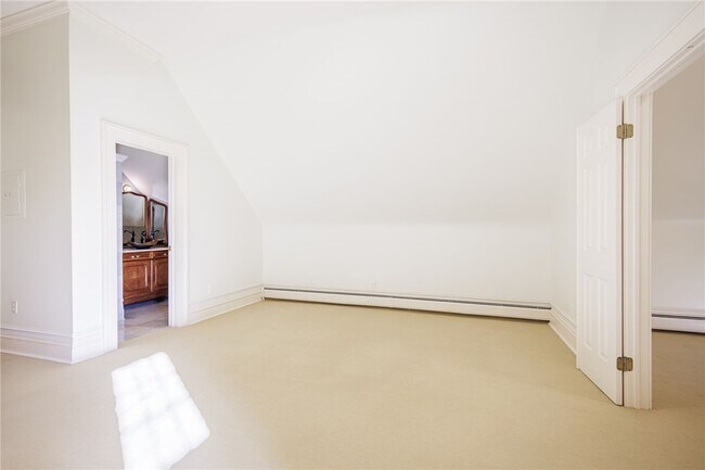 Building Photo - 901 East Ave