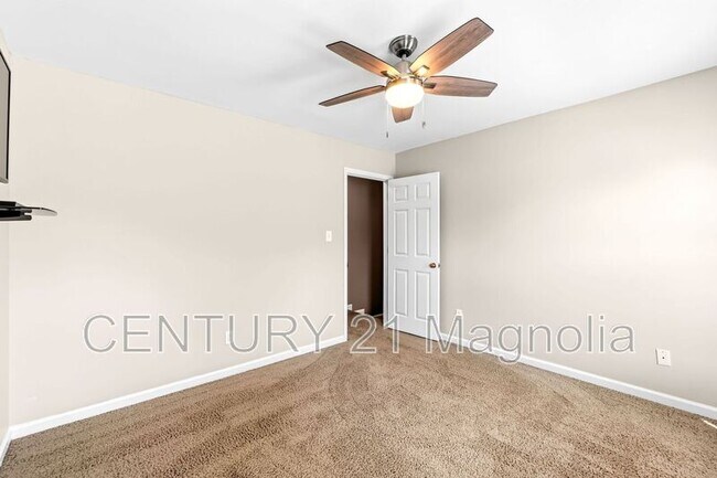 Building Photo - 299 Ashbrook Dr