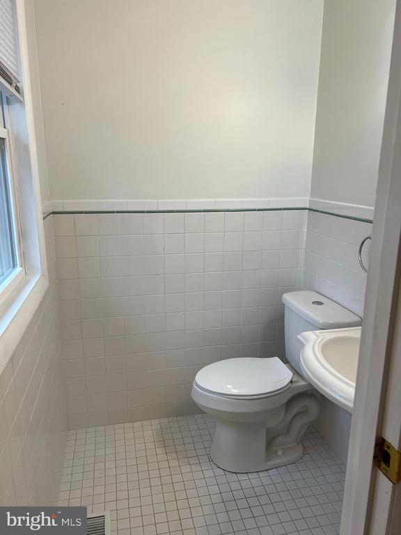 Building Photo - 810 Wisteria Dr