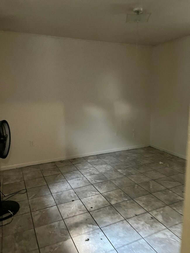 Building Photo - 4649 Forsythe Ave