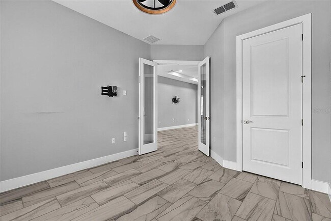Building Photo - 70 Bannbury Ln