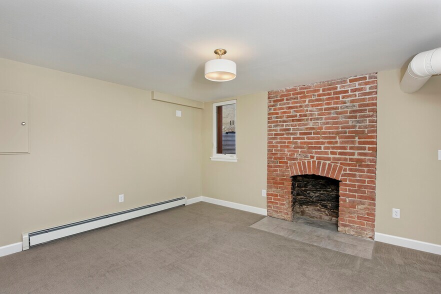 Primary bedroom w/ decorative original fireplace - 915 Clarkson Street
