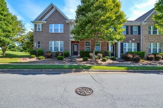 Building Photo - "Charming 3-Bedroom Townhouse in Indian La...
