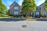 Building Photo - "Charming 3-Bedroom Townhouse in Indian La...