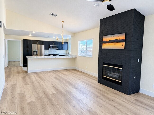 Building Photo - 3327 Erva St
