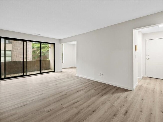 Building Photo - 38 Shrewsbury Green Dr