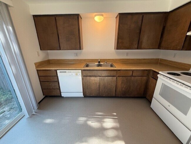 Building Photo - Alfi 3510 4-plex - Everett