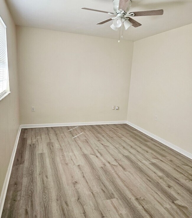 Building Photo - 3 Bedroom 2 Bath 1 Car Garage Home in St. ...