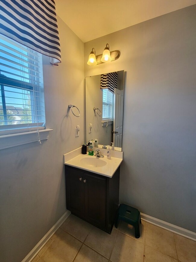 Building Photo - Lovely 3 bedroom, 3.5 bath home in Nellief...
