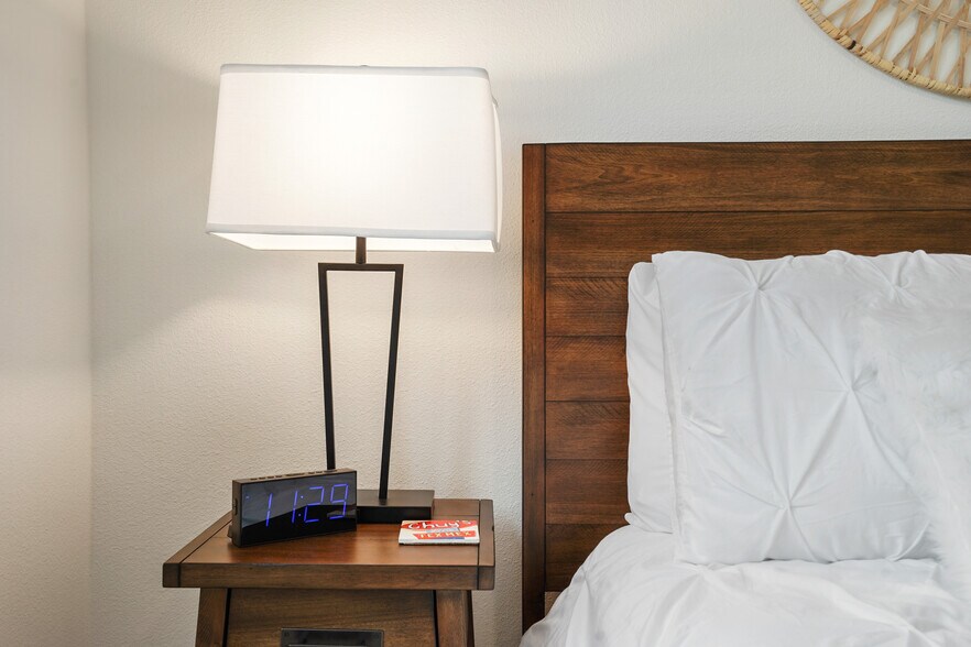 Building Photo - 3809 Valley View Rd