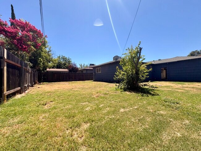 Building Photo - Great Single Story For Rent in Rio Linda CA! 3 Bedroom 1 Bathroom with large backyard