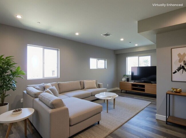 Building Photo - 1628 S La Brea Ave