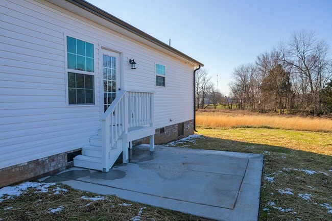 Building Photo - 123 Vanatta Rd